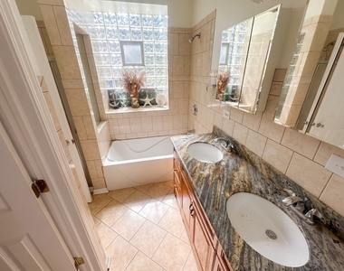 5138 S Kenwood Street - Photo Thumbnail 14
