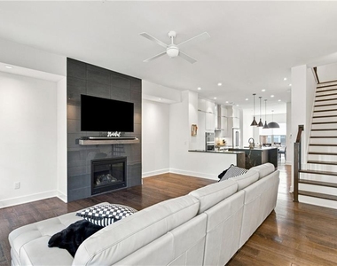 3573 Parkside Way - Photo Thumbnail 2
