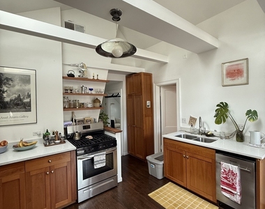 1928 W Barry Avenue - Photo Thumbnail 4