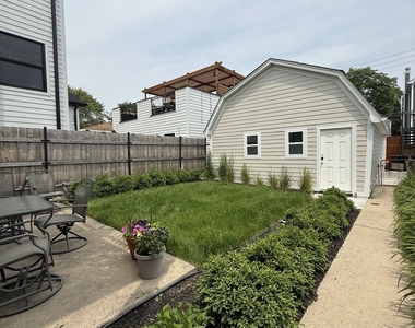 1928 W Barry Avenue - Photo Thumbnail 2