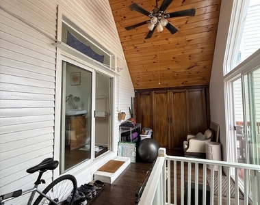 1928 W Barry Avenue - Photo Thumbnail 7