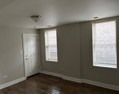 8356 S Mackinaw Avenue - Photo Thumbnail 6