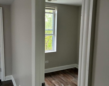 8356 S Mackinaw Avenue - Photo Thumbnail 1