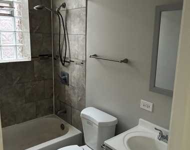 8356 S Mackinaw Avenue - Photo Thumbnail 3