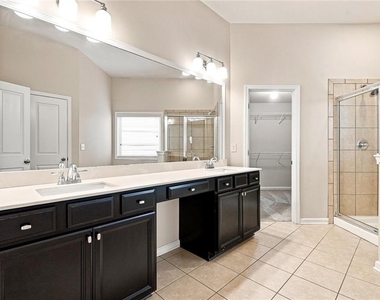 4615 Woodbine Way - Photo Thumbnail 9