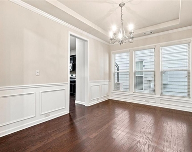 4615 Woodbine Way - Photo Thumbnail 2