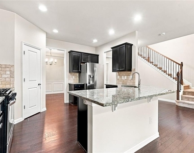 4615 Woodbine Way - Photo Thumbnail 5