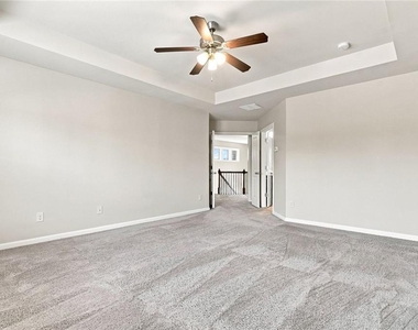 4615 Woodbine Way - Photo Thumbnail 8