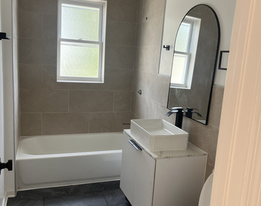 2414 W 70th Street - Photo Thumbnail 4