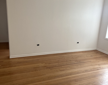 2414 W 70th Street - Photo Thumbnail 2