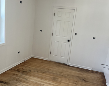2414 W 70th Street - Photo Thumbnail 3