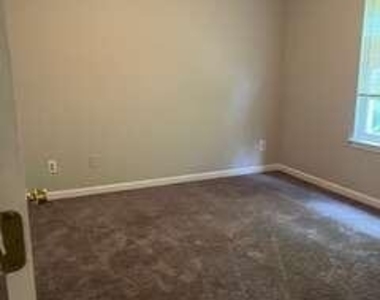 5335 Willow Park Boulevard - Photo Thumbnail 8