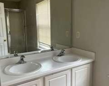 5335 Willow Park Boulevard - Photo Thumbnail 14