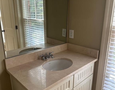 6032 Coldwater Point - Photo Thumbnail 10