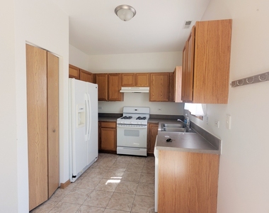 1766 Fieldstone Drive N - Photo Thumbnail 5