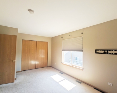 1766 Fieldstone Drive N - Photo Thumbnail 8
