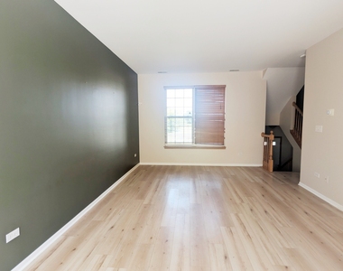 1766 Fieldstone Drive N - Photo Thumbnail 2
