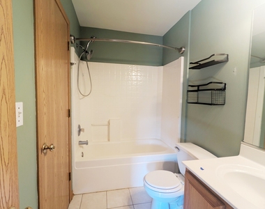 1766 Fieldstone Drive N - Photo Thumbnail 11