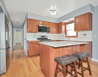 9628 Kilpatrick Avenue - Photo Thumbnail 9