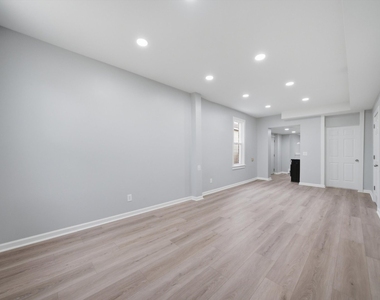 1624 S 59th Court - Photo Thumbnail 2
