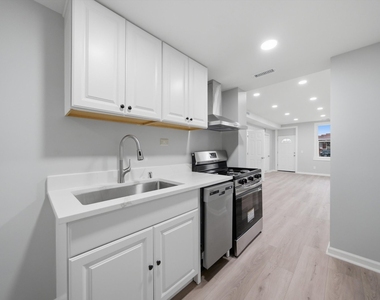 1624 S 59th Court - Photo Thumbnail 8