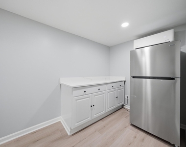 1624 S 59th Court - Photo Thumbnail 10