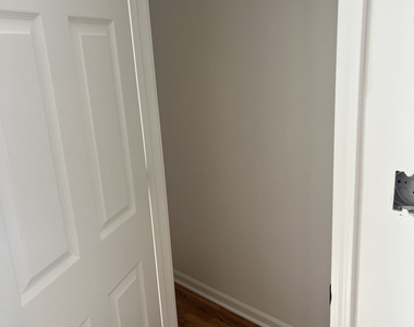2414 W 70th Street - Photo Thumbnail 5