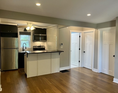 403 Lincoln Avenue - Photo Thumbnail 4