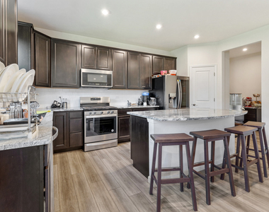 2215 Walnut Glen Boulevard - Photo Thumbnail 7