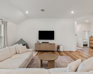 15806 Tullich Knoll Drive - Photo Thumbnail 3