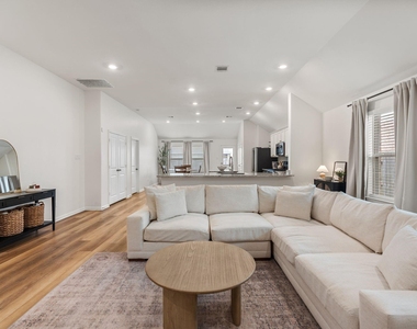 15806 Tullich Knoll Drive - Photo Thumbnail 2