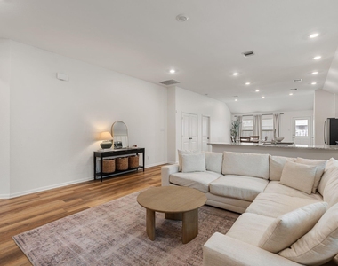 15806 Tullich Knoll Drive - Photo Thumbnail 7