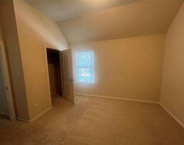 2911 Meadows Pond Lane - Photo Thumbnail 18