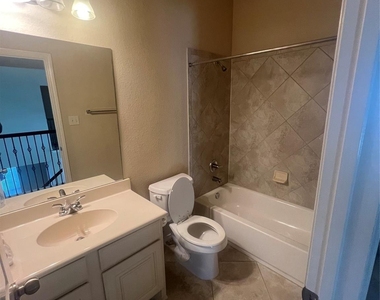 2911 Meadows Pond Lane - Photo Thumbnail 21