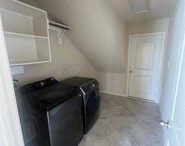 2911 Meadows Pond Lane - Photo Thumbnail 14