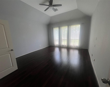 2911 Meadows Pond Lane - Photo Thumbnail 9
