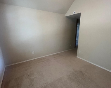 2911 Meadows Pond Lane - Photo Thumbnail 20