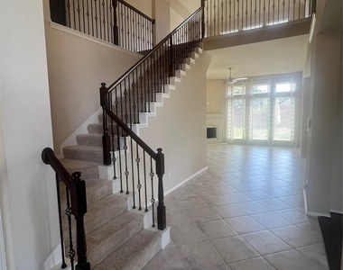 2911 Meadows Pond Lane - Photo Thumbnail 2