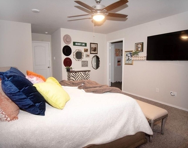 12727 Taymouth Manor Drive - Photo Thumbnail 16