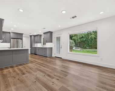 10819 Oasis Drive - Photo Thumbnail 9