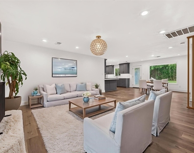 10819 Oasis Drive - Photo Thumbnail 4