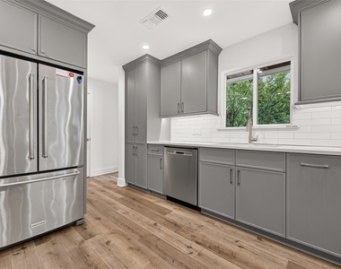 10819 Oasis Drive - Photo Thumbnail 12