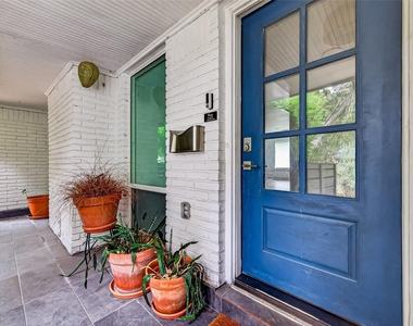 10819 Oasis Drive - Photo Thumbnail 2