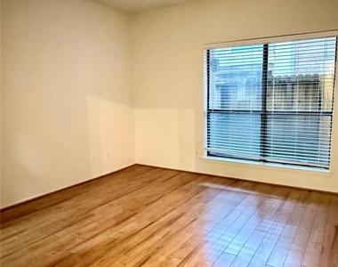 7900 N Stadium Drive - Photo Thumbnail 5