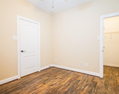 6114 Brookmall - Photo Thumbnail 18