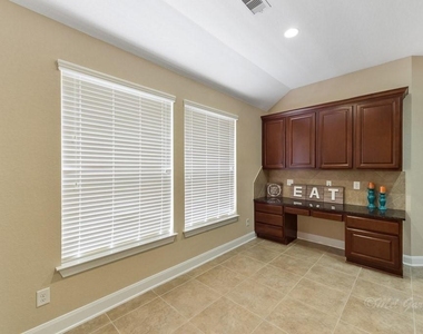 6114 Brookmall - Photo Thumbnail 10