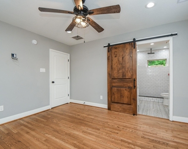 311 E 35th Street - Photo Thumbnail 20
