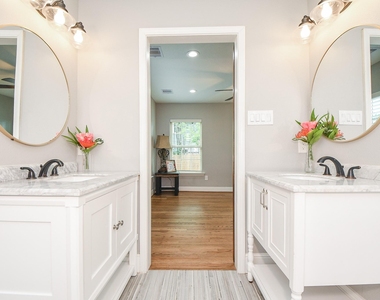 311 E 35th Street - Photo Thumbnail 22