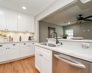 311 E 35th Street - Photo Thumbnail 16