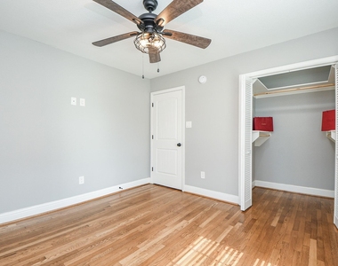 311 E 35th Street - Photo Thumbnail 5